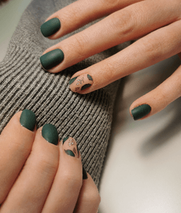 Nails & Pearls