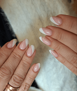 Nails & Pearls