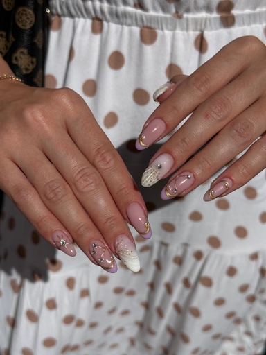 Avenii_nails