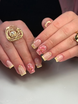 Avenii_nails