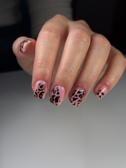 Avenii_nails