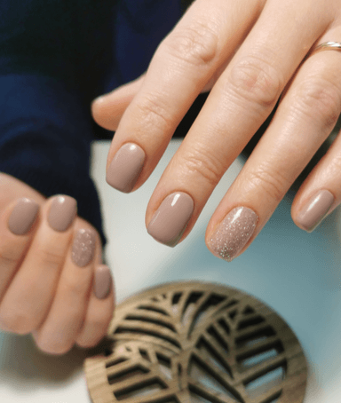 Nails & Pearls