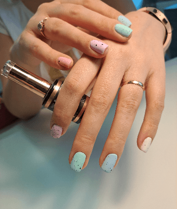 Nails & Pearls
