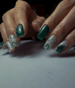 cat_nail_riga