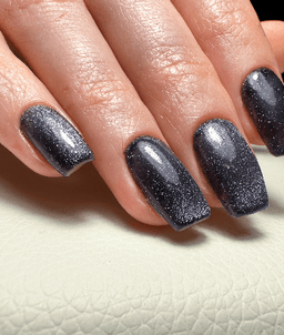 cat_nail_riga