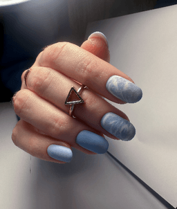 cat_nail_riga