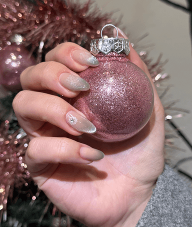 Avenii_nails