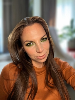 Arina Make Up