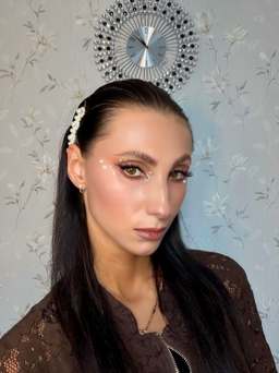 Arina Make Up