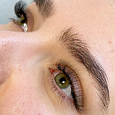 Skropstas un uzacis, Rīga