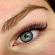 Skropstas un uzacis, Rīga