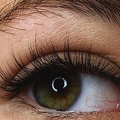 Skropstas un uzacis, Rīga