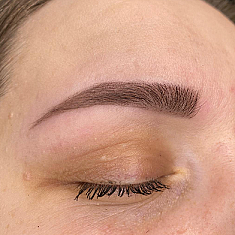 Skropstas un uzacis, Rīga