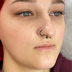 Skropstas un uzacis, Rīga