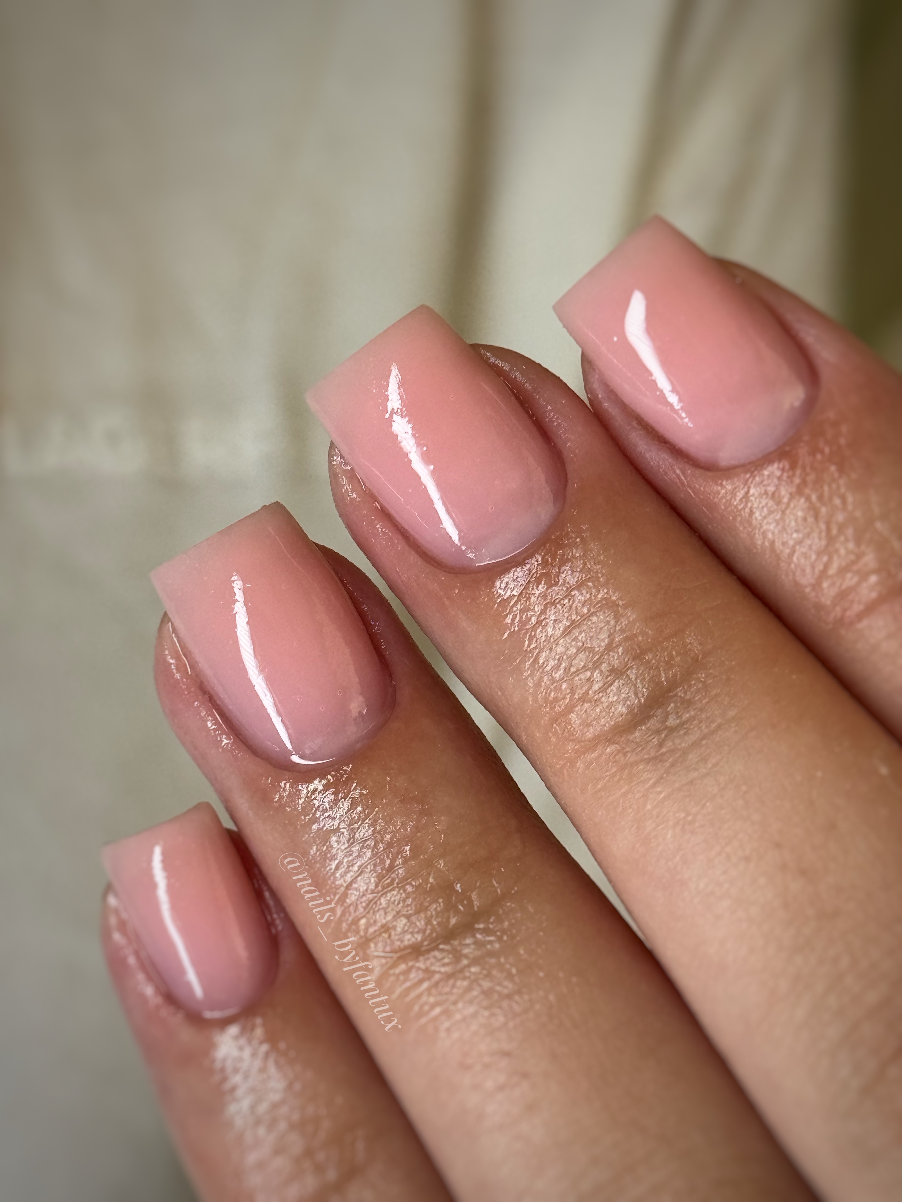 Gelish manicure, Rīga