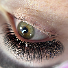 Skropstas un uzacis, Rīga