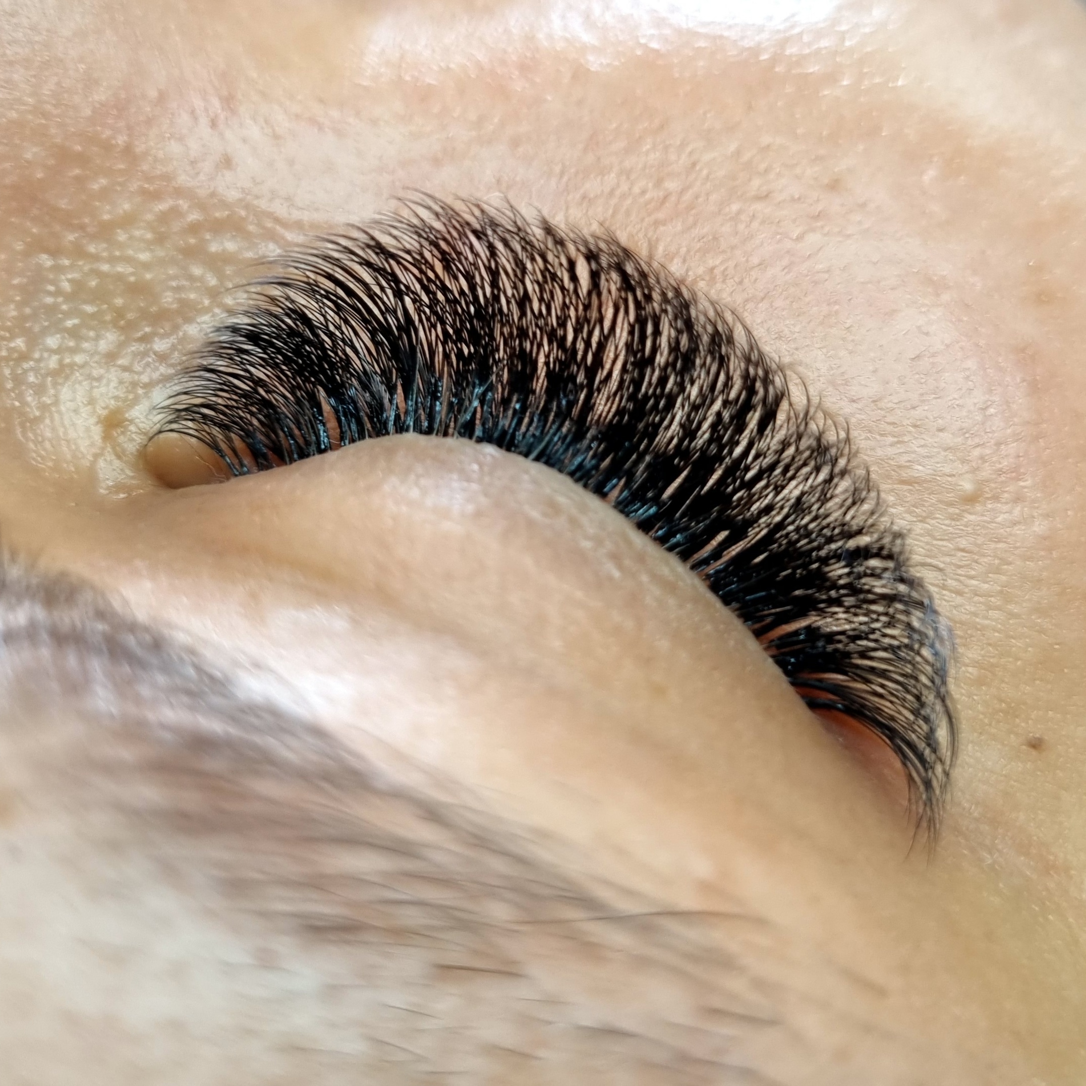 Eyelash extension, Valmiera