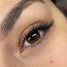 Skropstas un uzacis, Rīga