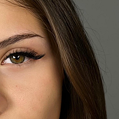 Skropstas un uzacis, Rīga