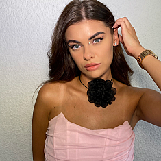 Skropstas un uzacis, Rīga