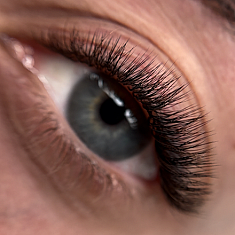 Skropstas un uzacis, Rīga