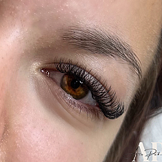 Skropstas un uzacis, Rīga