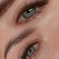 Skropstas un uzacis, Rīga