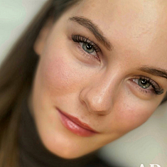 Skropstas un uzacis, Rīga