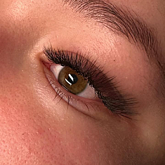 Skropstas un uzacis, Rīga