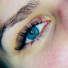 Skropstas un uzacis, Rīga