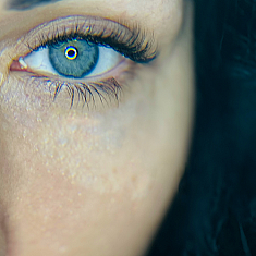 Skropstas un uzacis, Rīga