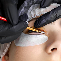 Skropstas un uzacis, Rīga