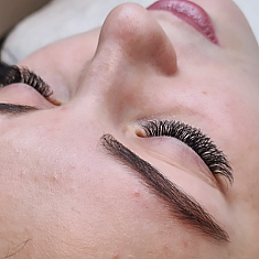 Skropstas un uzacis, Rīga