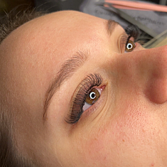 Skropstas un uzacis, Rīga