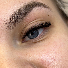 Skropstas un uzacis, Rīga