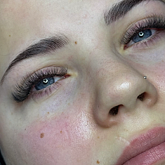 Skropstas un uzacis, Rīga