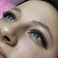 Skropstas un uzacis, Rīga