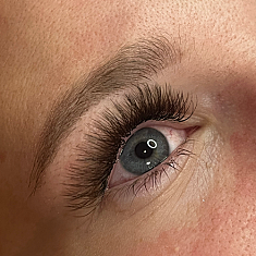 Skropstas un uzacis, Rīga