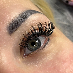 Skropstas un uzacis, Rīga