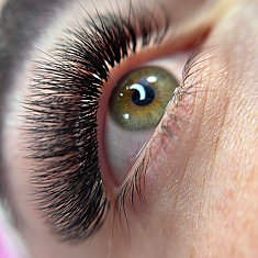 Skropstas un uzacis, Rīga