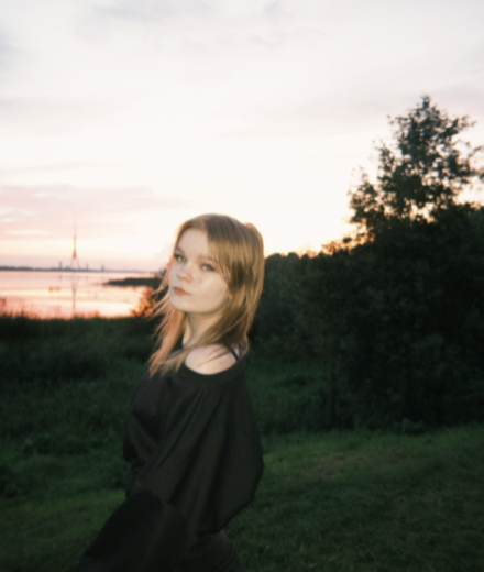 Skropstas un uzacis, Rīga