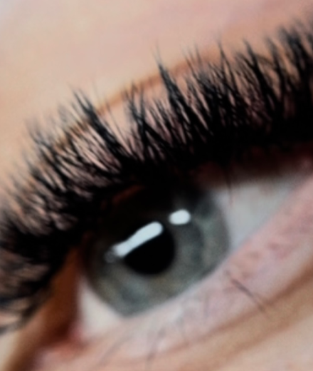 Skropstas un uzacis, Rīga