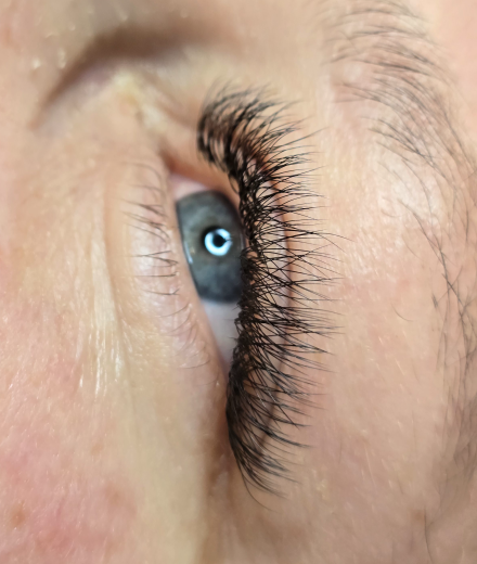 Skropstas un uzacis, Madona