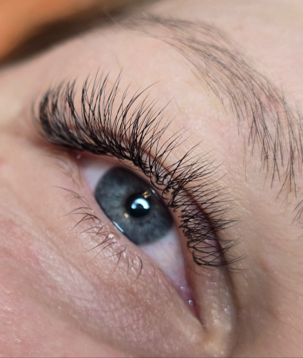 Skropstas un uzacis, Madona