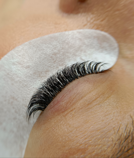 Skropstas un uzacis, Rīga