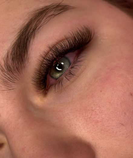 Skropstas un uzacis, Kuldīga