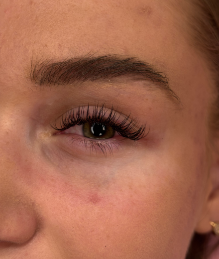 Skropstas un uzacis, Kuldīga